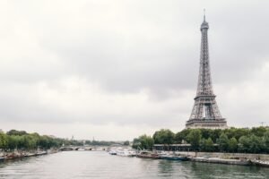 découvrez nos classes préparatoires françaises, un programme d'excellence conçu pour préparer les étudiants aux défis académiques. rejoignez-nous pour bénéficier d'un enseignement personnalisé, d'un encadrement de qualité et d'une immersion dans la langue et la culture françaises.